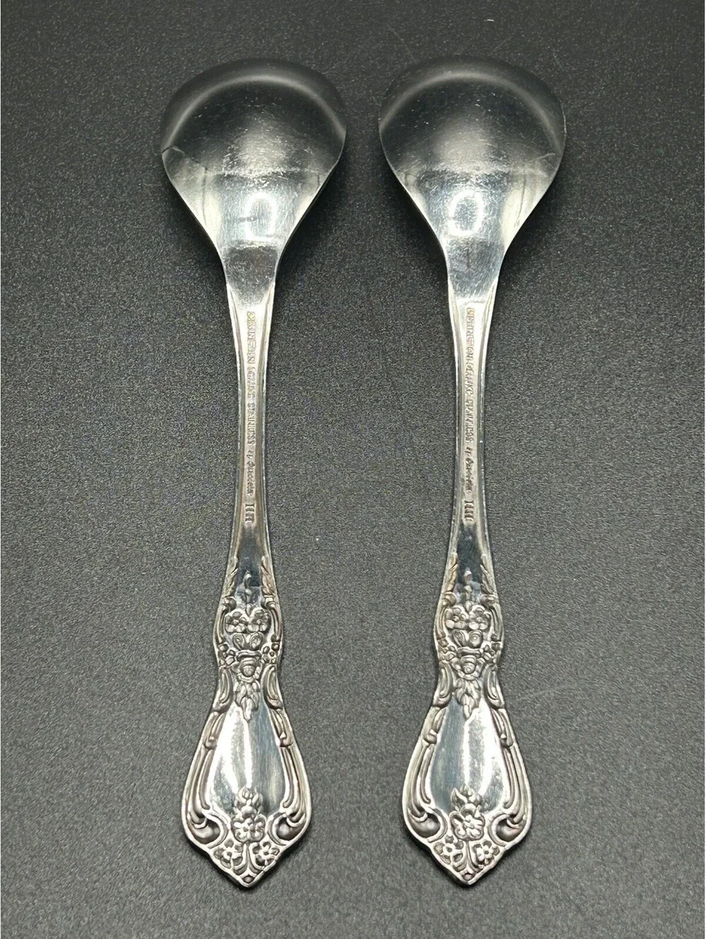 Vintage Pair Of Oneida Oval Spoons Kennett Square Distinction Deluxe 1970’s
